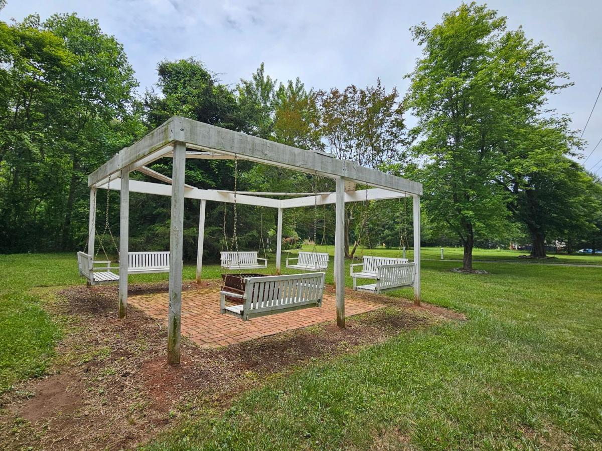 Bed and Breakfast Winridge Manor Madison Heights Экстерьер фото